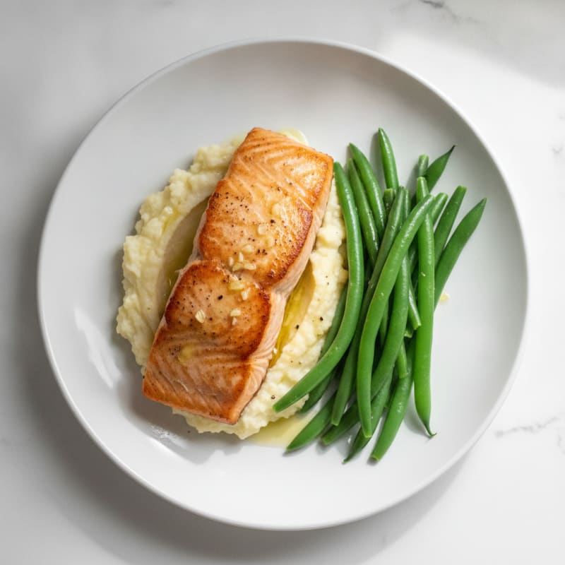 Seared Salmon with Steamed Green Beans and Garlic Mashed Cauliflower