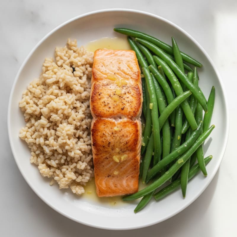 Seared Salmon Fillet with Steamed Green Beans and Brown Rice