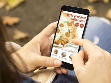 9 reasons why your restaurant needs online ordering and delivery services