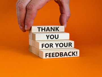How long should you wait before replying to an online review?