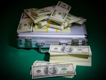 Should you pay for positive online reviews?