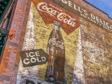 Why–and when–you should use traditional advertising for your small business