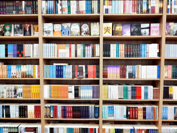 How do I market my independent bookstore? Top 5 tips