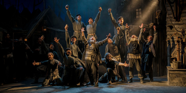 Andy Nyman and the cast of Fiddler On The Roof