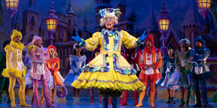 Gary Wilmot in Snow White (Photo: Paul Coltas)