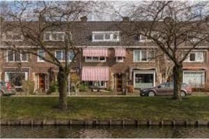 Honderden  kelders en woningen 