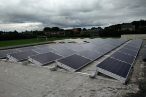 Installatie 13000 Watt op plat dak FC Zammel