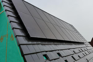 18 Jinko Maxim Mono 285wp zonnepanelen en een Kostal Piko omvormer