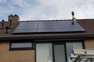 12 zonnepanelen op schuin dak