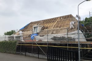 Verwijdering asbesthoudend dakbeschot