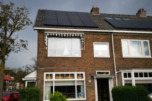 Zonnepanelen op schuin dak