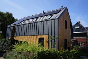 Zonnepanelen metaal flensdak