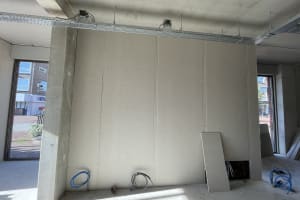 Tussenwand geplaatst