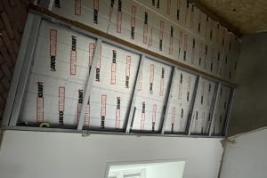 Hellend/schuin dak voorzien van dakisolatie met strakke gipsplaat afwerking