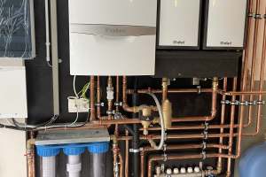 Cv-installatie met vloerverwarming + radiatoren en regenwatersysteem