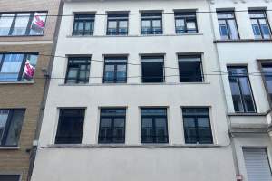 Gevelrenovatie met nieuwe ramen en deuren