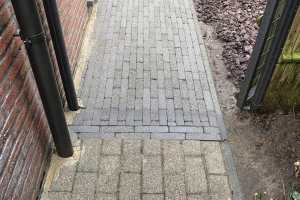 Wandelpad rond woning volledig reinigen power by Gonzy bv