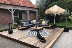 Houten gevelbekleding en terrassen