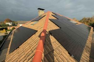 Dakrenovatie & zonnepaneelinstallatie te Rotselaar