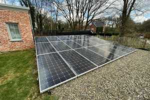 Particulieren Zonnepanelen (veld) installatie