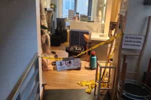 Asbestverwijdering van losliggende vinyl