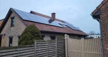 30 X Bauer zonnepanelen met hybride omvormer en 10 kWh thuisbatterij