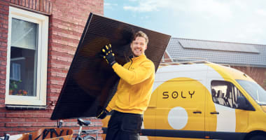 Zonnepanelen van Soly op het bedrijf van akkerbouwer Leo Vogels in het Friese Firdgum