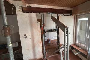 Plaatsen van poutrel tussen keuken en living