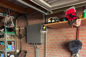 Hoymiles met Noodstroom