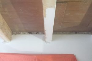Houten Balken reinigen doormiddel van soft-stralen
