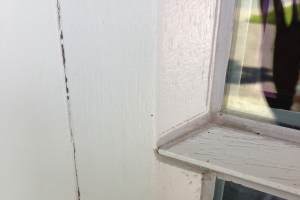 Gespoten houten ramen eisen onderhoud!