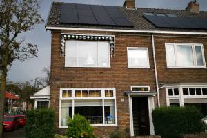 Zonnepanelen op schuin dak