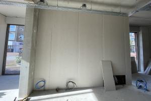Tussenwand geplaatst