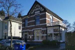 Schilder en Behanger Harut