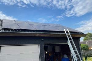 zonnepanelen + omvormers met batterijen