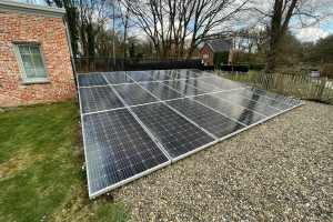 Particulieren Zonnepanelen (veld) installatie