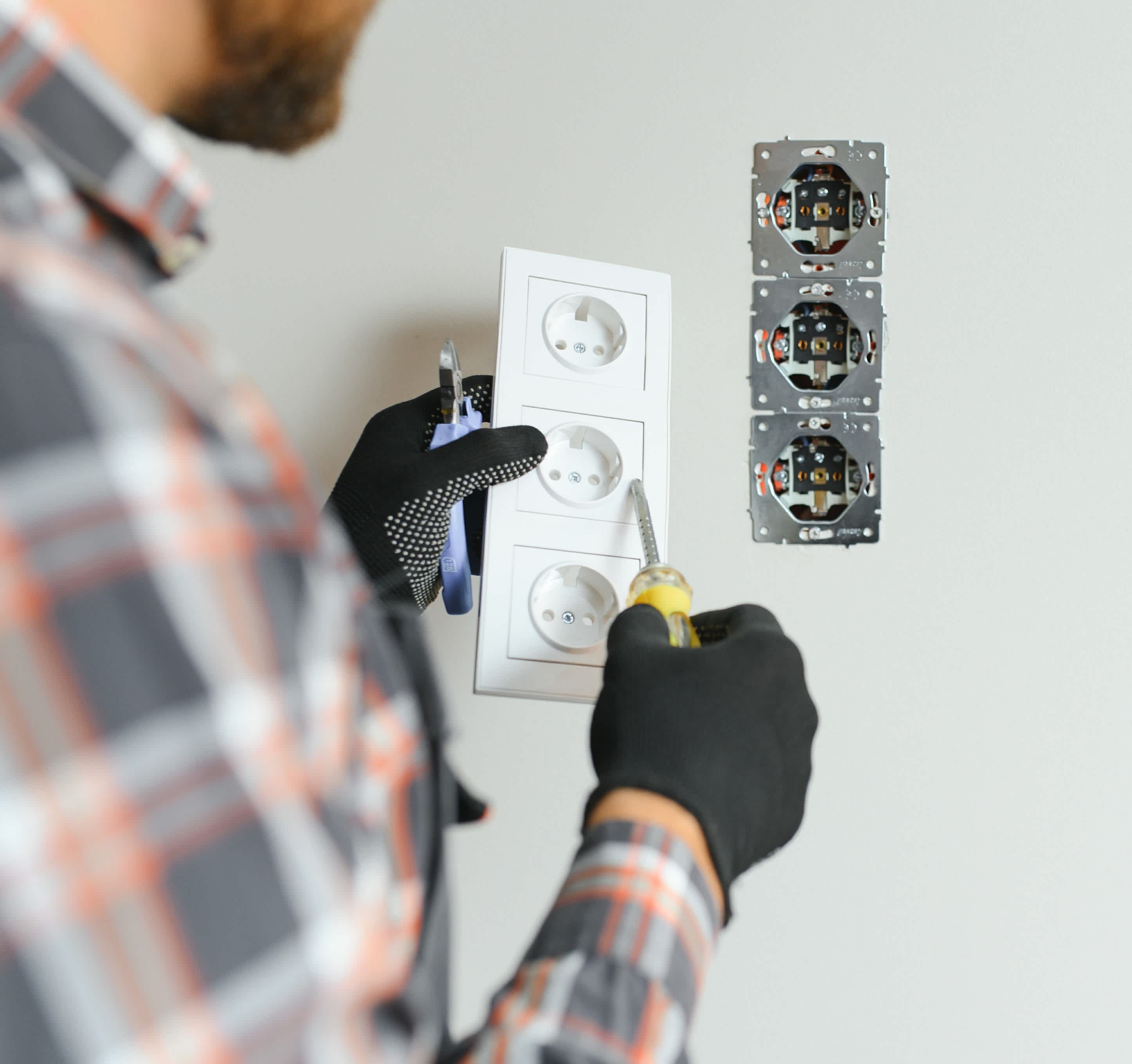 Comparez gratuitement jusqu’à 4 devis d’électriciens