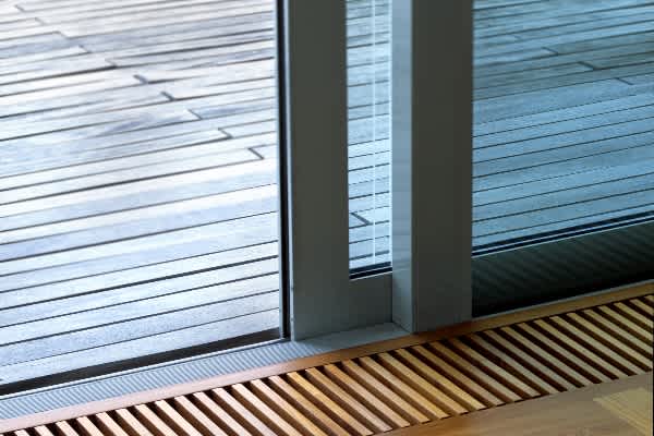 Moderne schuifpui in woning