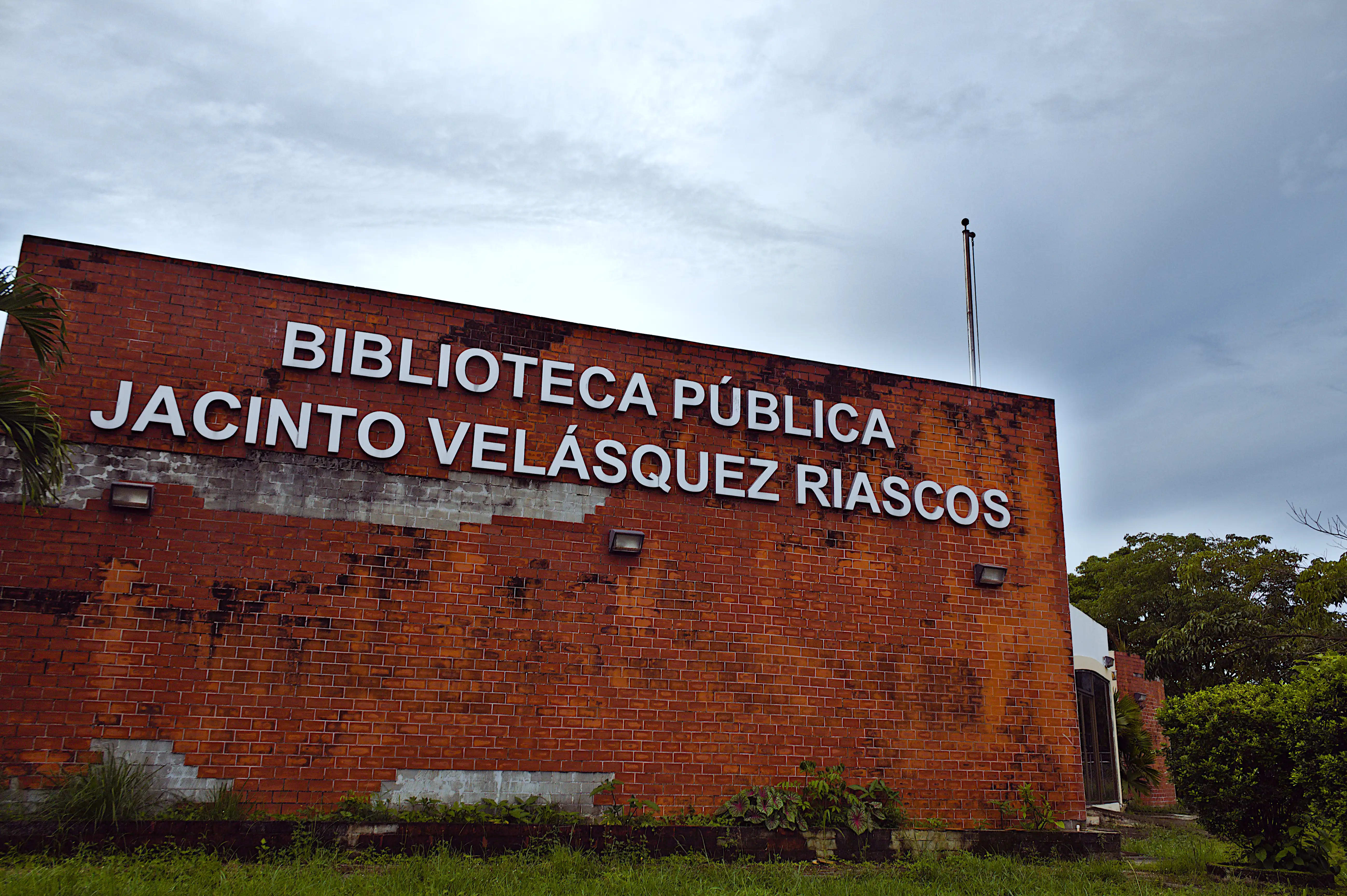 Jacinto Velásquez Riascos Public Library