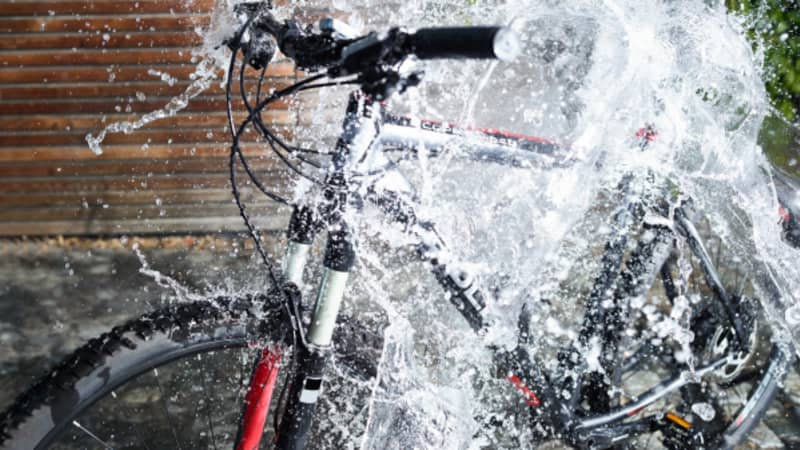 Bike mit Wasser abspülen