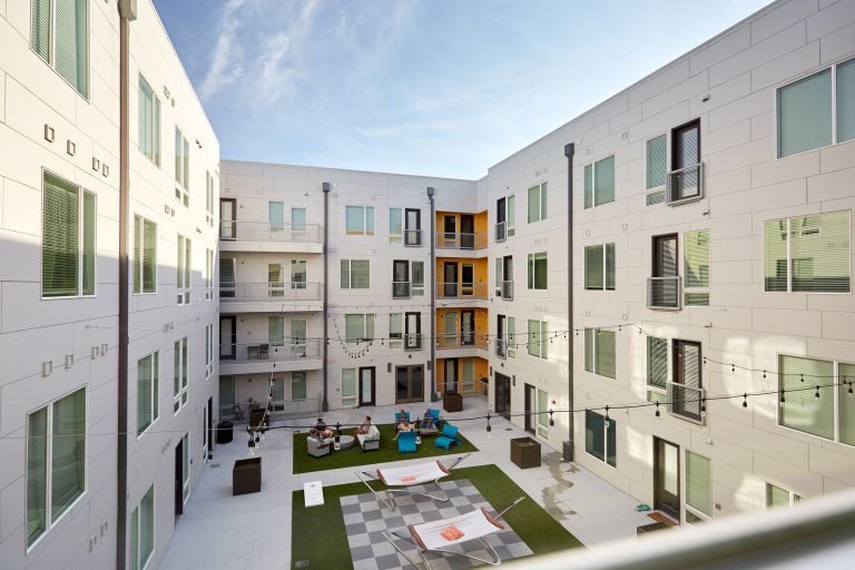 Sunny 1br At East 5th Neighborhood Apartment Rentals Sonder