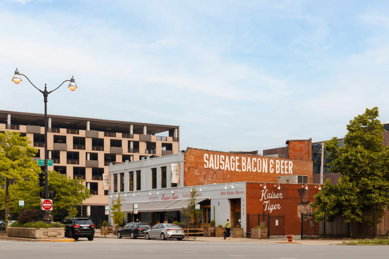 Market Hall Furnished Apartment Rentals In Chicago Sonder ummo-review-river-north-chicago-the-infatuation