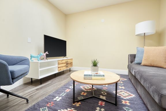 Charming Room At The Marin Neighborhood Apartment Rentals Sonder