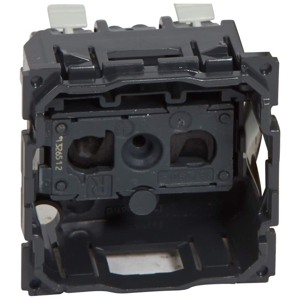 Céliane, une prise de courant à combiner avec des plaques pour jouer sur les couleurs et les matière