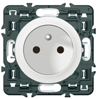 Céliane, une prise de courant prête à installer, à combiner avec des plaques pour jouer sur les coul