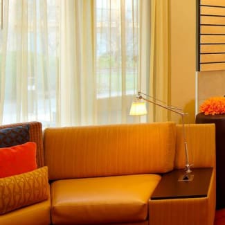 Select Bettendorf Quad Cities lobby