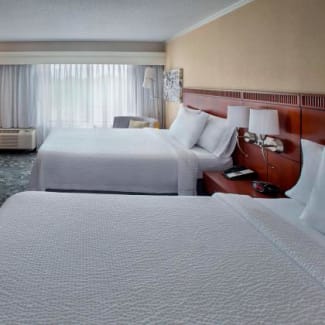 phlat queen queen guestroom web