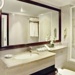 Deluxe Room Bathroom