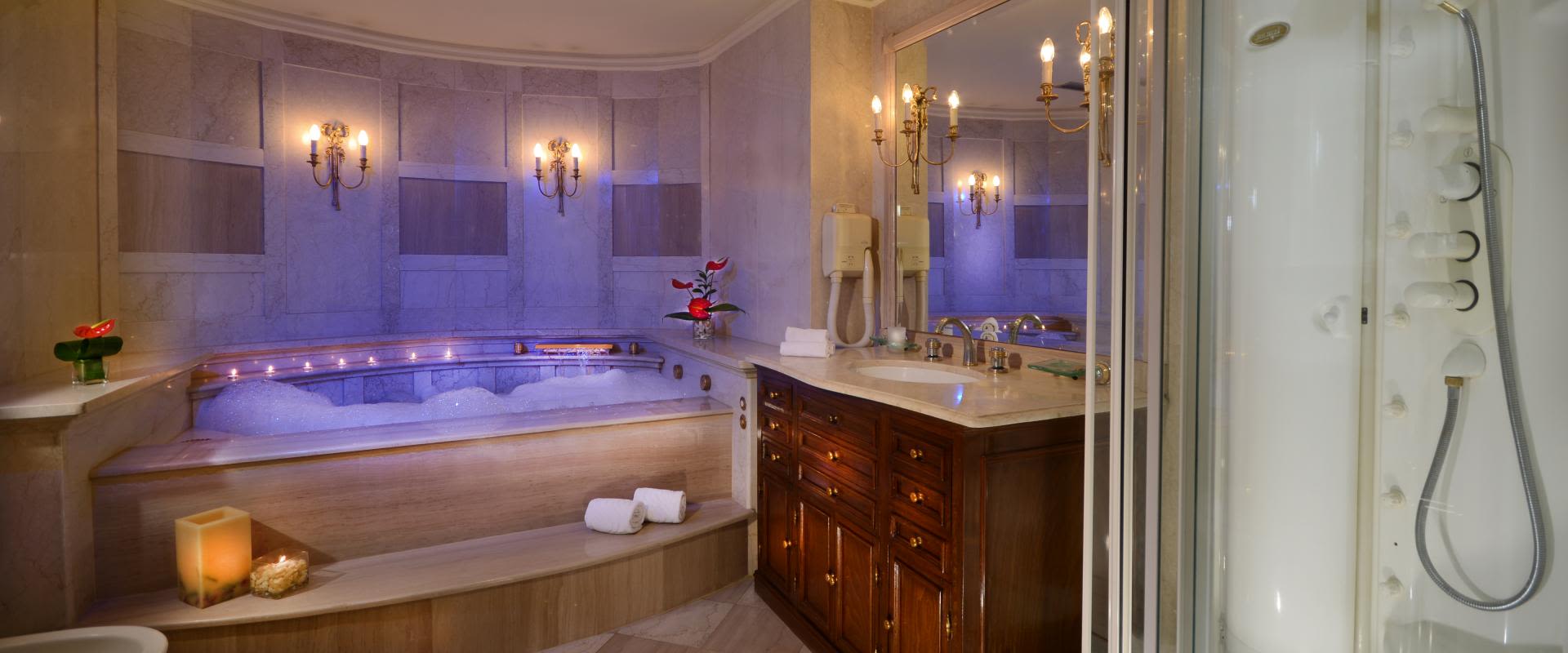 Royal Suite Bathroom
