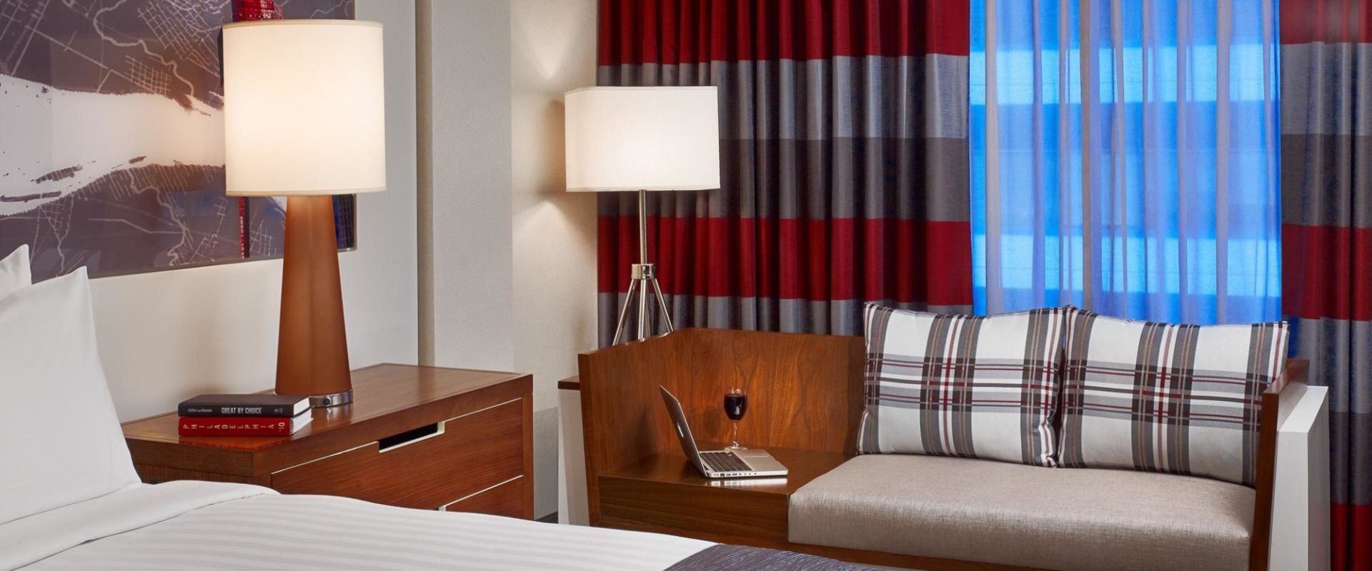 King Room With Settee